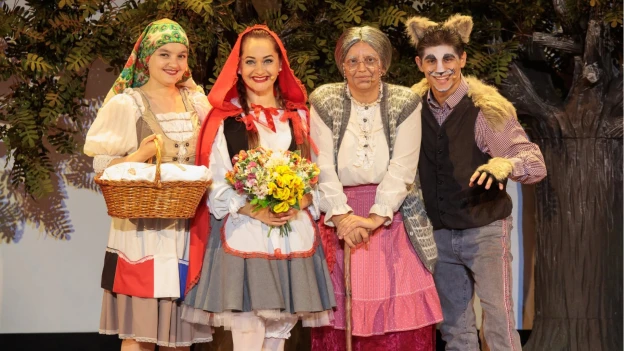 Scufița Roșie - Spectacol Interactiv pentru copii | Teatrul Planeta Clounella |  LOCAȚIE CASA SINDICATELOR - str. 31 August 129 | 20 SEPTEMBRIE 2026 , 11-00
