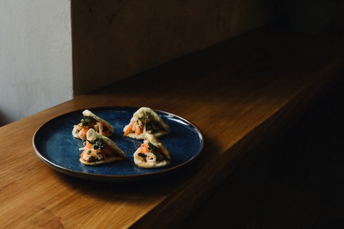 Cina cu vin si chifle chinezesti vegetariene