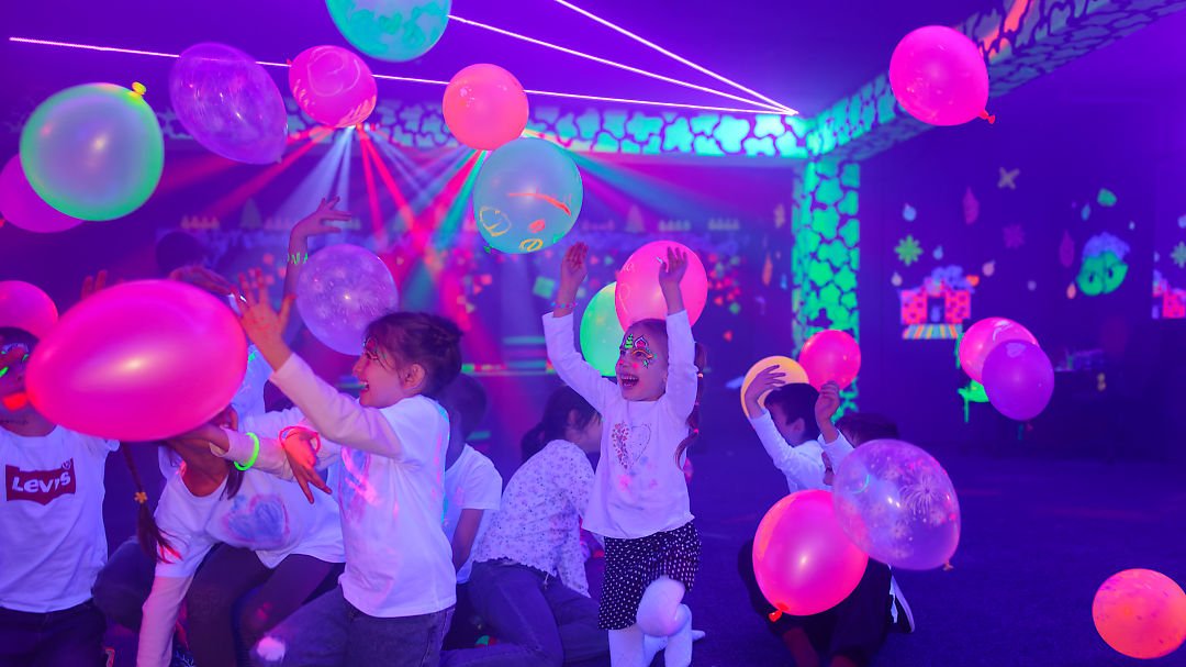 Neon Time 2 Iunie
