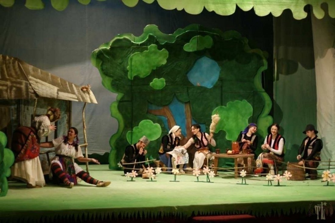 Fata Babei si Fata Mosneagului Luceafarul 