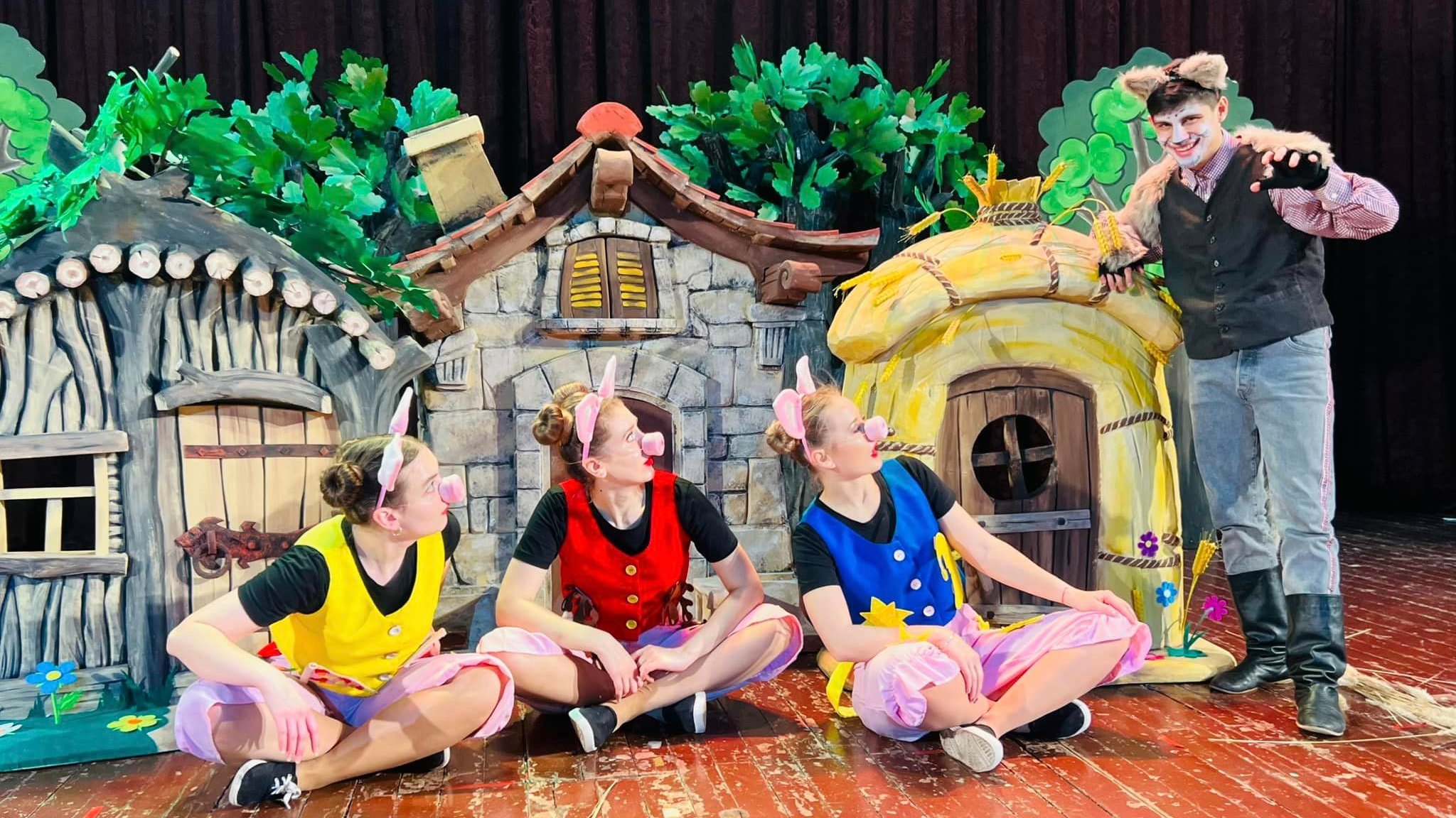 Aventurile celor Trei Purcelusi - Spectacol Interactiv pentru Copii  | Teatrul Planeta Clounella | 16 FEBRUARIE 2025 |  11-00 