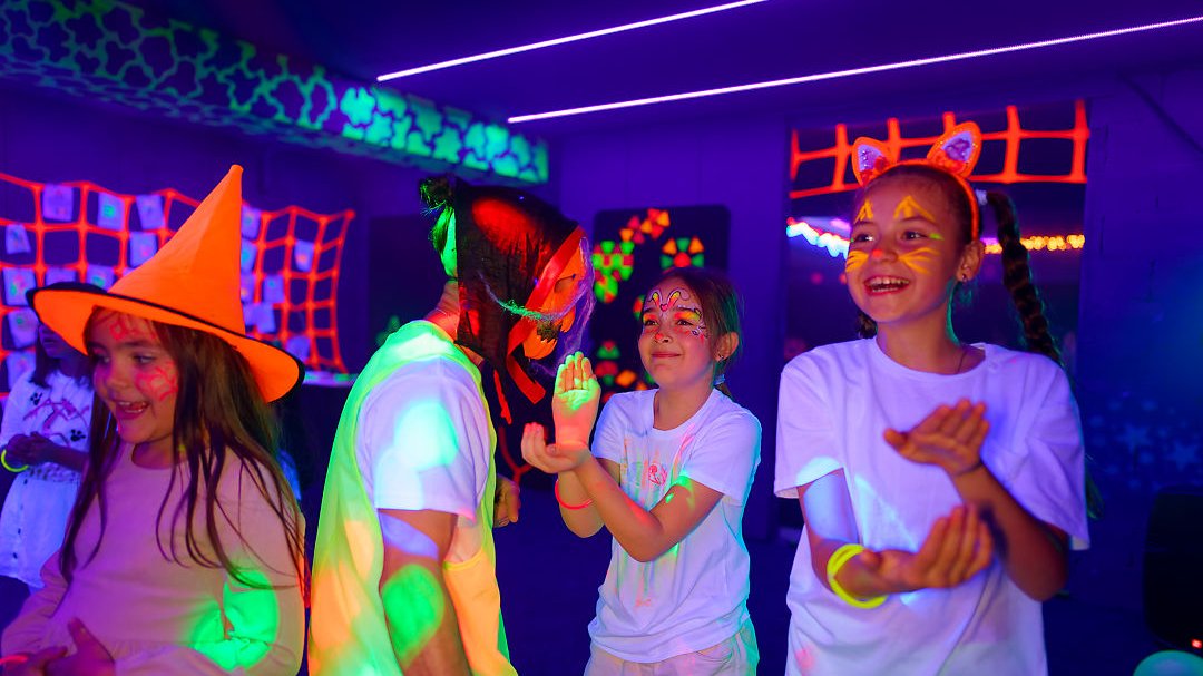 Pinata Party la Neon Time