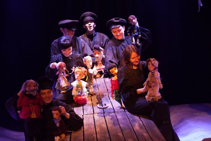 O istorie fericita - Teatrul de papusi din Sahalin