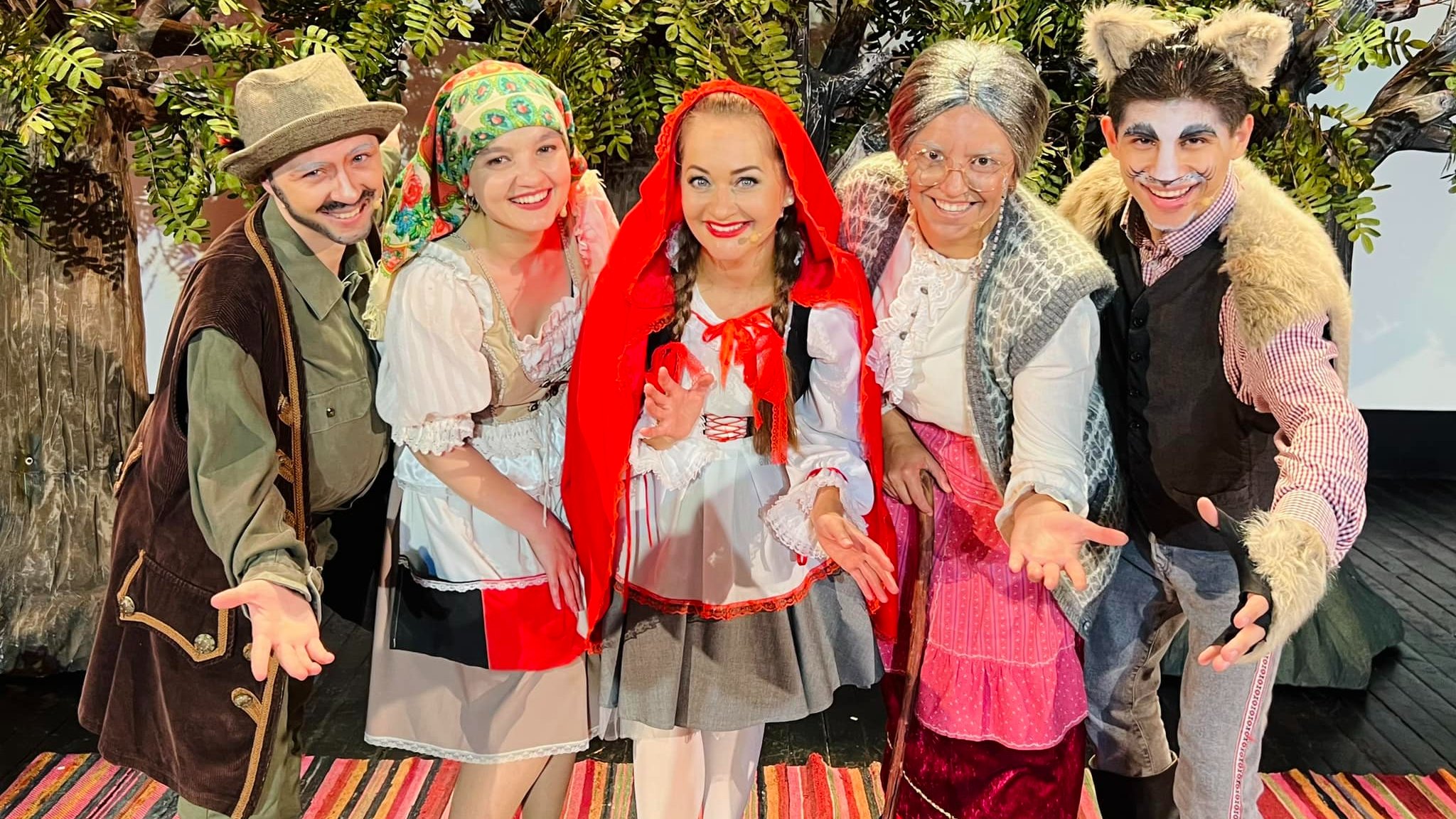 Scufița Roșie - Spectacol Interactiv pentru copii | Teatrul Planeta Clounella | 22 MARTIE 2025, 11-00   