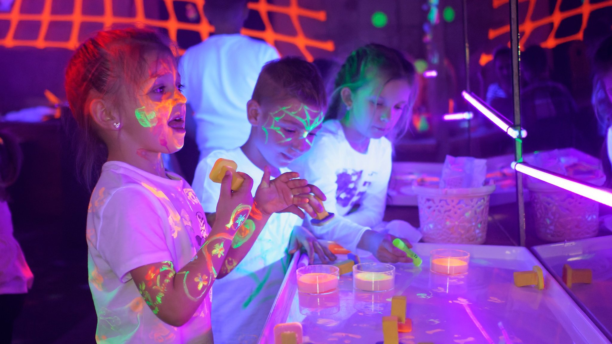 Neon Time Party 14 Aprilie