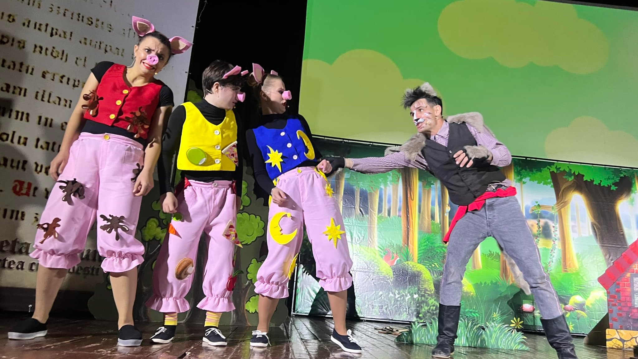 Aventurile celor Trei Purcelusi - Spectacol Interactiv de Animatie pentru Copii  | Martie 2023 |  11-00 | +3 